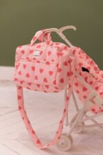Accessoire poupon - Sac à langer cœur bonton + minikane – Image 2
