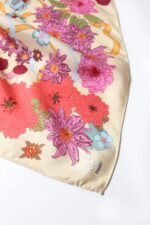 Carré 65 en soie Le jardin – Image 9