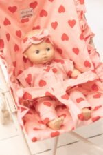 Accessoire poupon - Ensemble Lili cœur bonton + minikane – Image 4